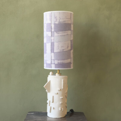 Narizza een unieke handgemaakte lampenvoet van ruw keramiek