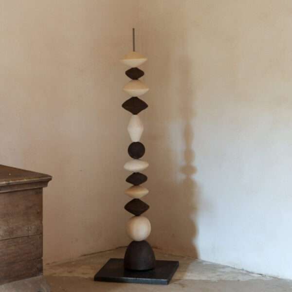 Totem vertical sculpture in black and white