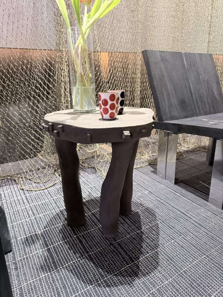 Cerqmic organic table in black